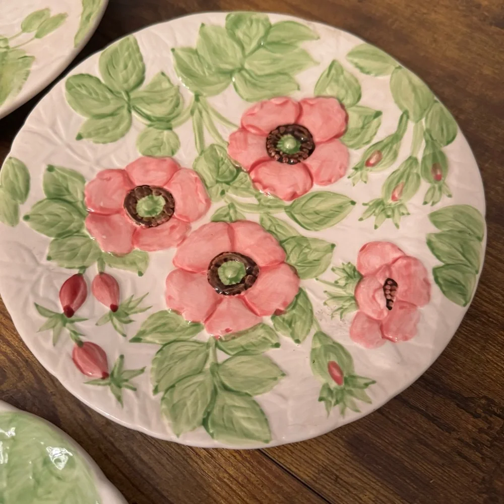 Shafford Raised‎ Relief Floral Plates Set of 4 Ceramic Mixed Flowers
